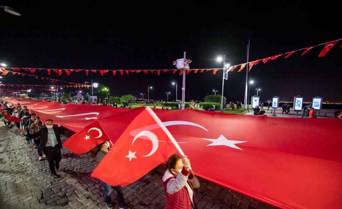 İzmir’de 3 gün 3 gece 99. yıl kutlaması