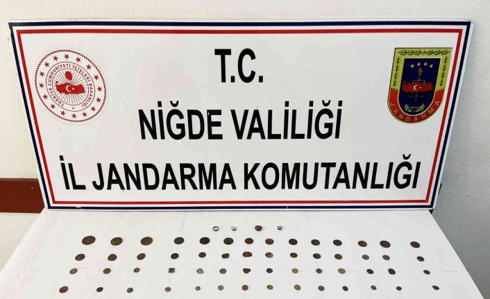 Jandarmadan 2 farklı tarihi eser operasyonu: 211 adet sikke ele geçirildi