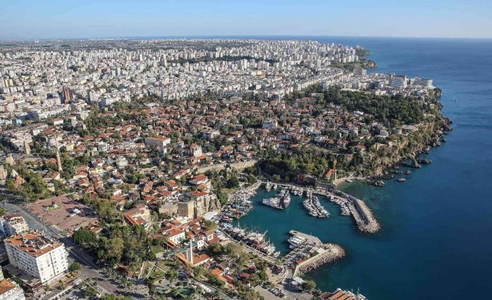 Kaleiçi hikayelerini anlatıyor