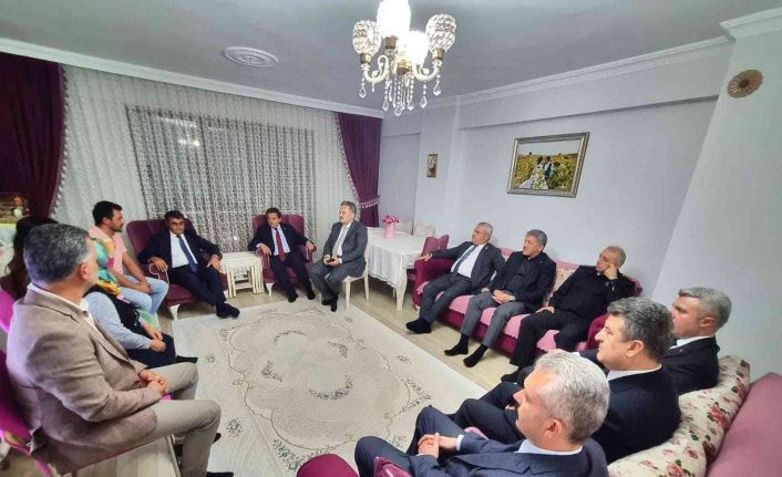 Karabük protokolünden maden şehitlerinin aileleri ile yaralı madenciyi ziyaret