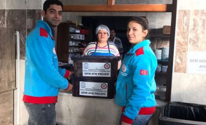 Karacasu’daki lokantalarda artan yemekler can dostlara veriliyor