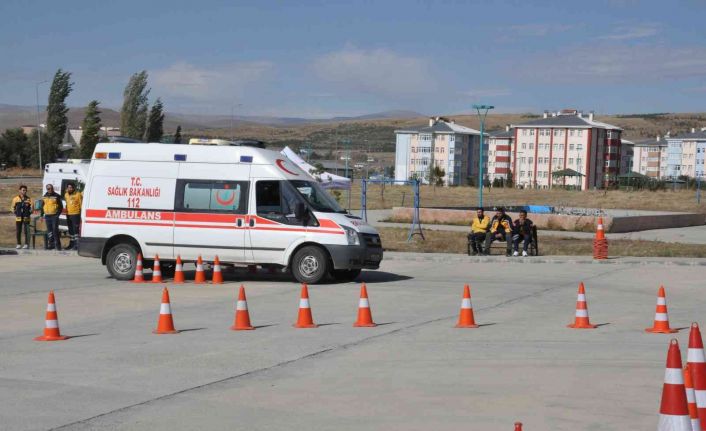 Kars’ın ambulans şoförleri kışa hazır