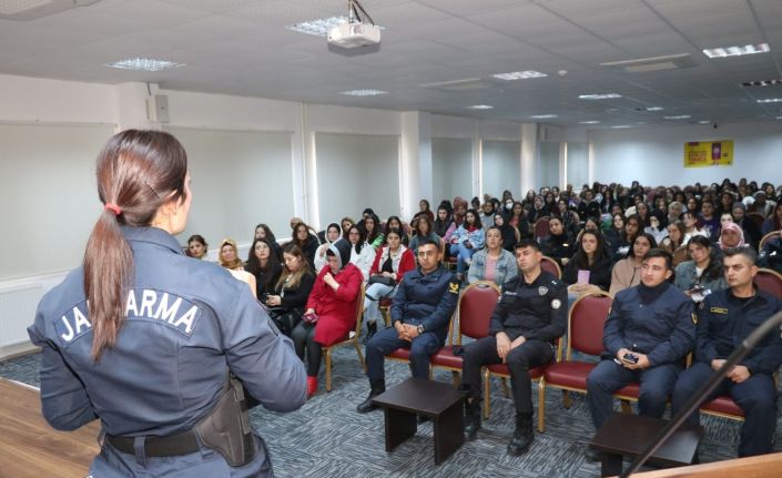 Kastamonu’da jandarma ekipleri 150 kadına daha KADES’i tanıttı