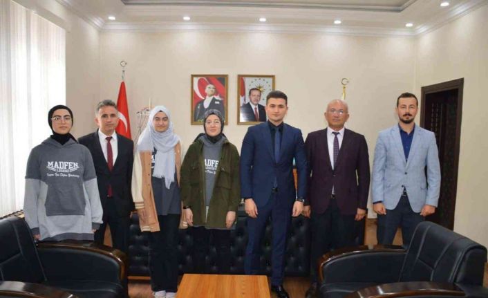 Kaymakam Kazar Serum Haber Sistemi (SeHaS) ile Türkiye 3’üncüsü olan öğrencileri kabul etti.