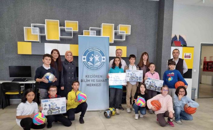 Keçiören’de atık pil toplayan okullara hediyeleri verildi