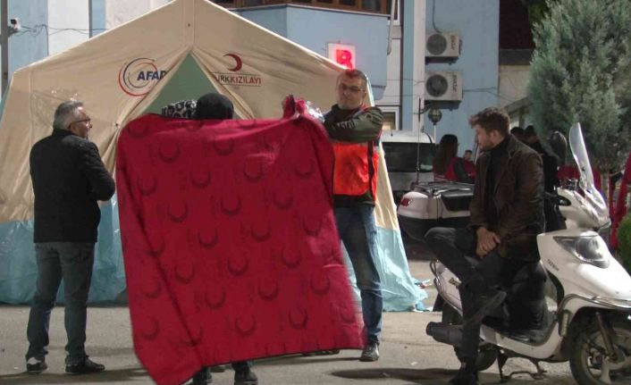 Kızılay, Madenci yakınlarına battaniye dağıttı