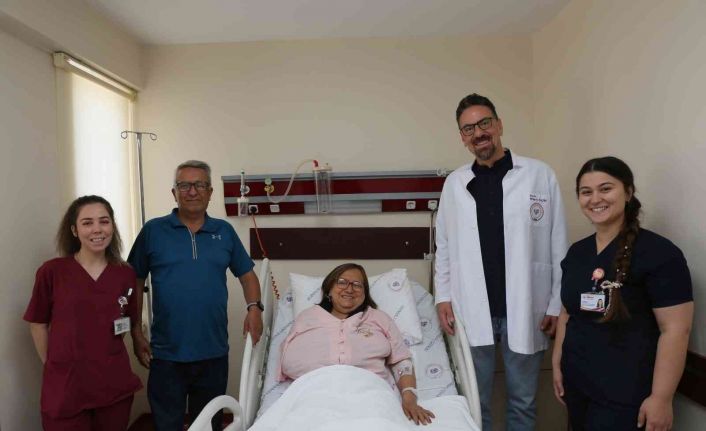 Kolombiyalı turist, travertenlerden kayarak omzunu kırdı