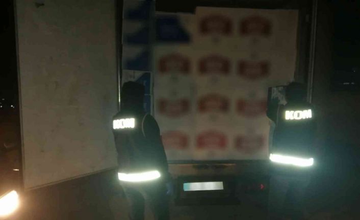 Konya’da durdurulan kamyondan 3 milyon 350 bin adet kaçak makaron çıktı