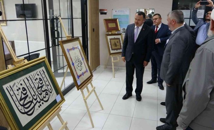 Kütahya’da görev yapan hattat iki din görevlisi eserlerini sergiledi