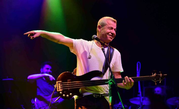 Levent Yüksel’den Bursa’da nostaljik konser