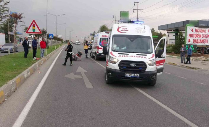 Motosiklet yayaya çarptı: 2 yaralı