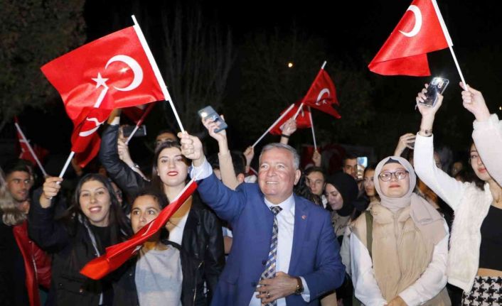 Öğrenciler cumhuriyet konseriyle coştu