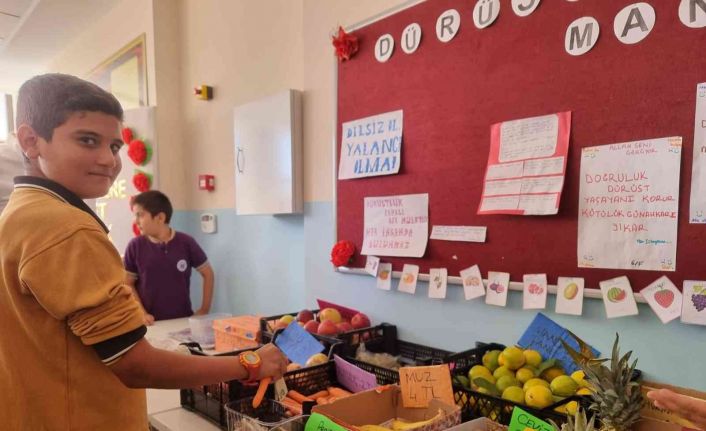 Öğrenciler "Dürüstlük Manavı" ile güvenilir olmayı öğreniyor