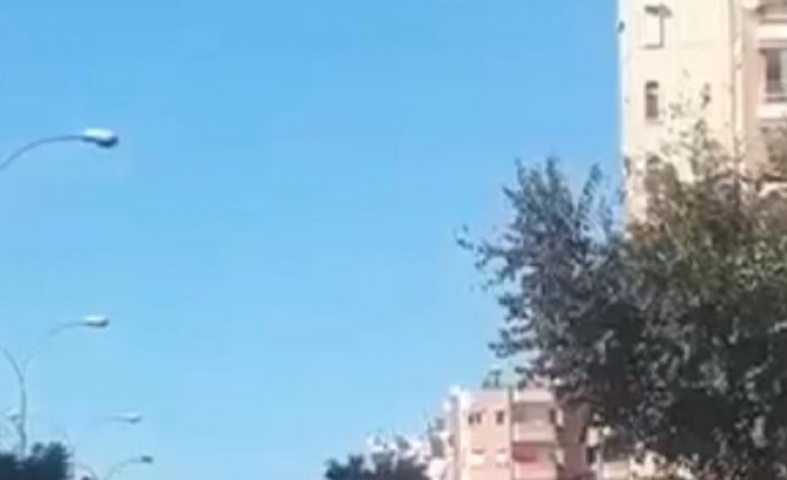 Ölümlere neden olan scooterda bebeğini taşıdı