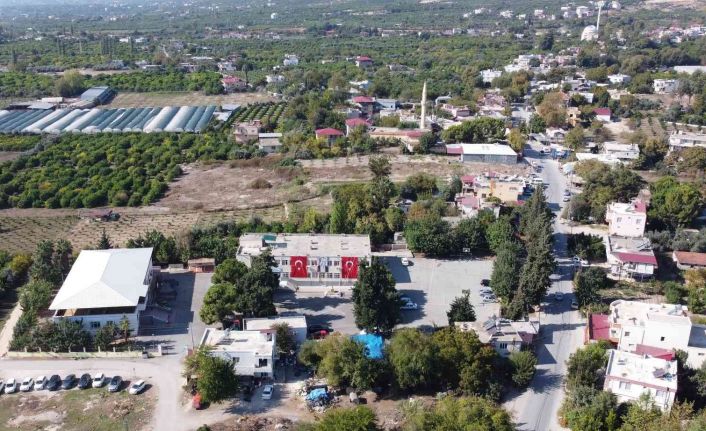 Örnek babaya vefa: Doktor oğlu köyün okuluna kütüphane yaptırdı