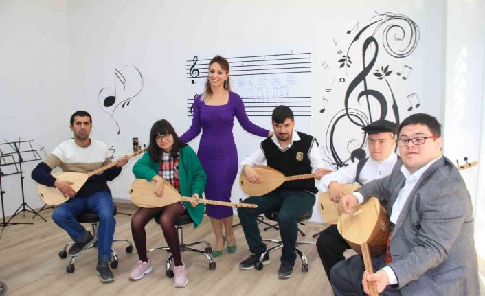 Özel bireyler, engellerini müzikle aşıyor