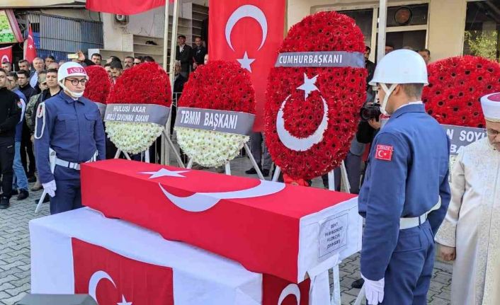 Pençe kilit bölgesinde şehit olan Uzman Çavuş Bozkurt, Batman’da son yolculuğunda uğurlandı