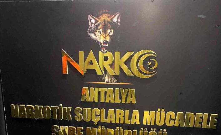 Polisin eş zamanlı operasyonunda 3,5 kilo eroin ile 2 bin 200 ecstasy hap ele geçirildi