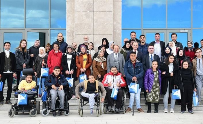 Rektör Çakmak’ın konuğu "Özel" öğrenciler