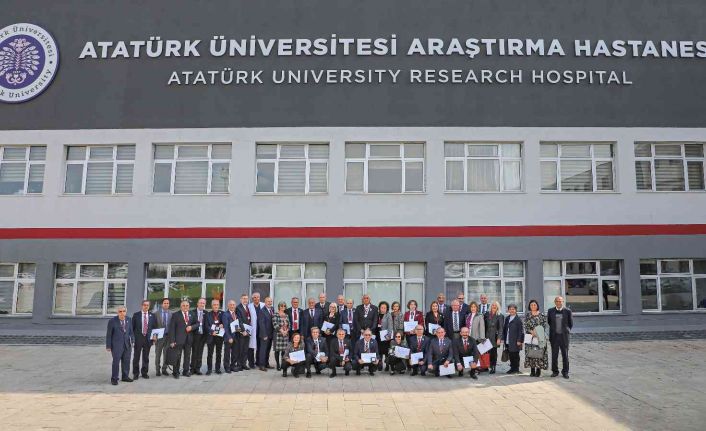 Rektör Çomaklı, tıp fakültesi 1976-1982 dönemi mezunları ile bir araya geldi