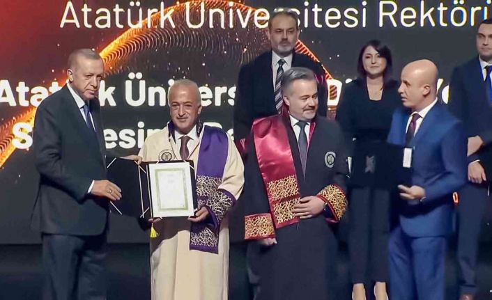 Rektör Prof. Dr. Ömer Çomaklı ikinci defa YÖK üstün başarı ödülüne layık görüldü