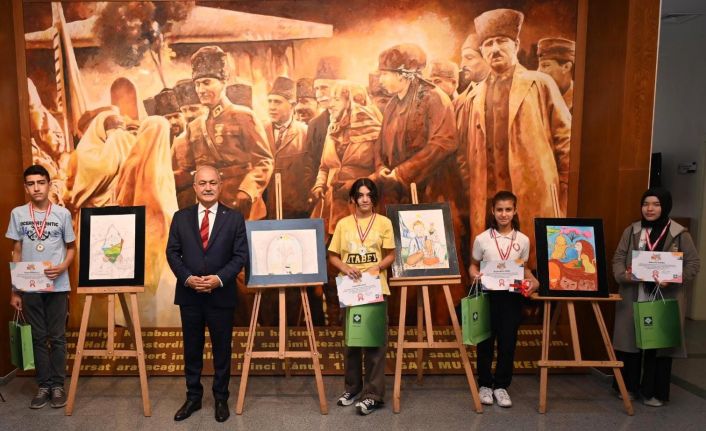 Resim yarışmasında dereceye giren öğrencilere ödülleri verildi