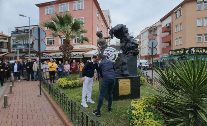 Rus turistler şehit madencileri andı