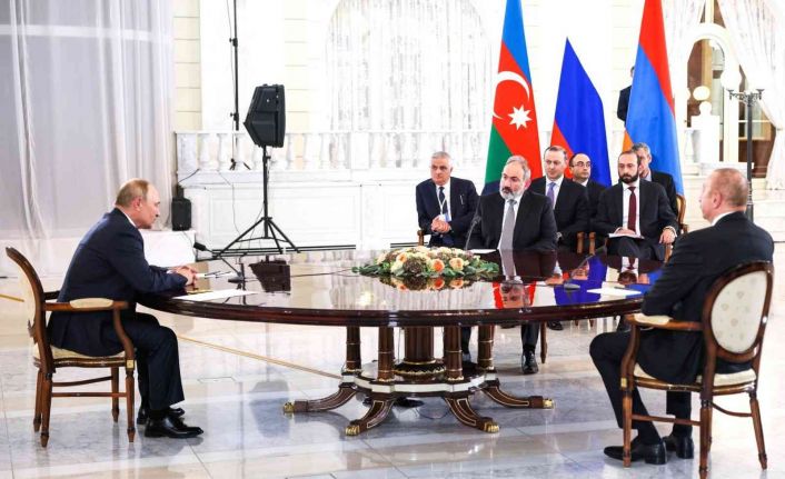 Rusya, Azerbaycan ve Ermenistan’dan ortak bildiri: “Ermenistan ve Azerbaycan güç kullanımından ve güç kullanma tehdidinden kaçınma konusunda anlaşmışlardır”