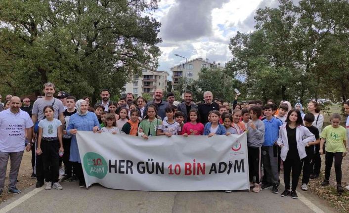 Sağlık Müdürü Dr. Fevzi Yavuzyılmaz: "Yürüyüş yapmayı yaşam biçimimiz haline getirmeliyiz"