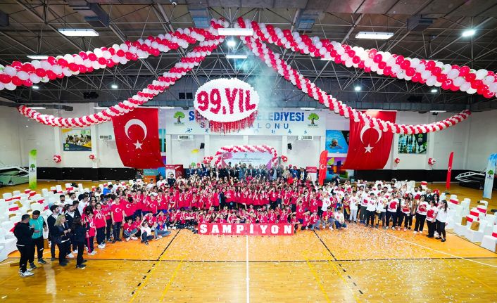 Şampiyonlar, şölen havasında ödüllerini aldı