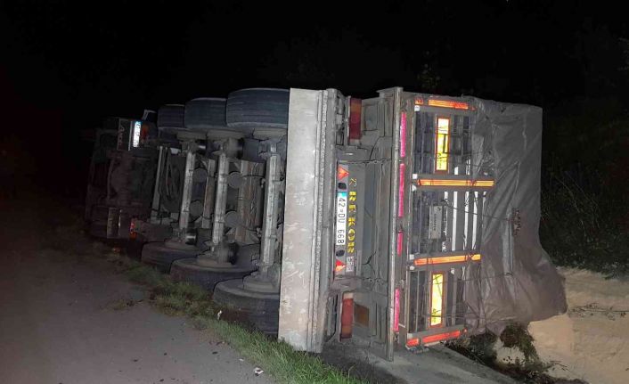 Samsun’da tır devrildi: 1 yaralı