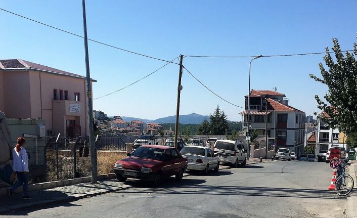 Seyir halindeki aracında 5 el ateş edilen eğlence mekanı sahibi ağır yaralandı