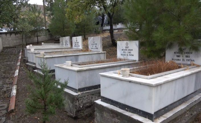 Siirt’te PKK’lı teröristlerin katlettiği 13’ü çocuk 22 vatandaş törenle anıldı