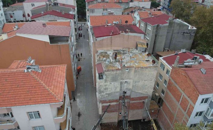 Sinop’ta yıkılma tehlikesi oluşan binada çalışmalar devam ediyor