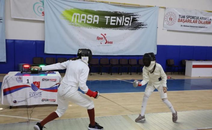 Sivas, Eskrim Bölgesel Kılıç Açık turnuvasına ev sahipliği yaptı