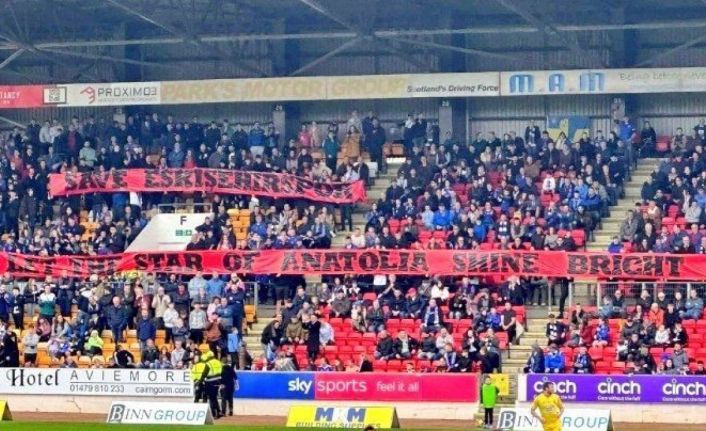 St. Johnstone taraftarlarının açtığı Eskişehirspor pankartı İskoçya Ligi’ne damga vurdu
