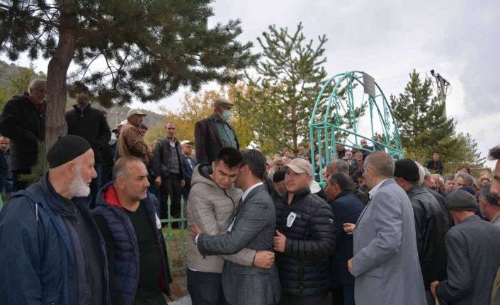 Trafik kazasında hayatını kaybeden bekçi Temel Aslantürk törenle son yolculuğuna uğurlandı