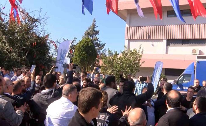 Tuzla Belediye Başkanı Şadi Yazıcı’ya İSKİ atık su arıtma tesisi açılışında saldırı