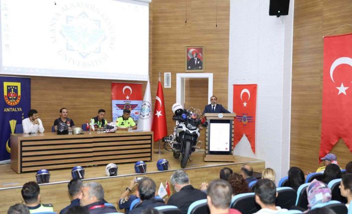 Üniversite öğrencilerine trafik güvenliği anlatıldı