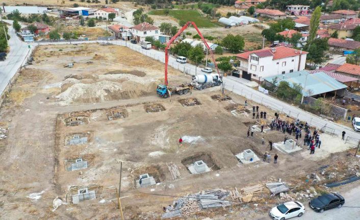 Uşak Belediyesi, Muharremşah Mahallesi’ne çok amaçlı spor salonu kazandırıyor