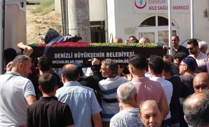 Üzerine devrilen duvarın altında can veren 18 günlük gelin, son yolculuğuna uğurlandı