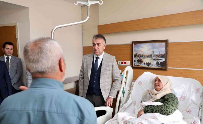 Vali Çağatay’dan şehit annesine ve sağlık çalışanına ziyaret