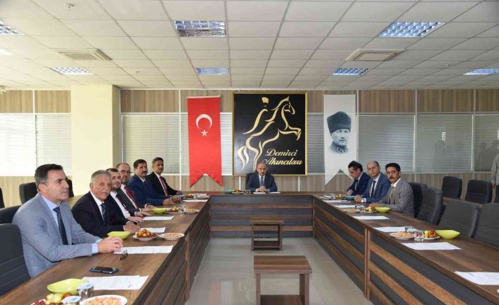 Vali Karadeniz Demirci OSB’nin ilk müteşebbis heyet toplantısına katıldı