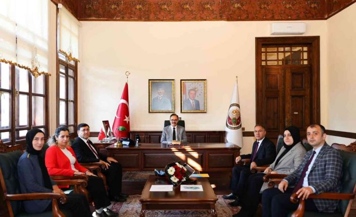 Vali Kızılkaya, PTT personeli ile bir araya geldi