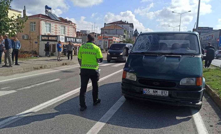 Yaya geçidinde minibüsün çarptığı bisikletli ağır yaralandı