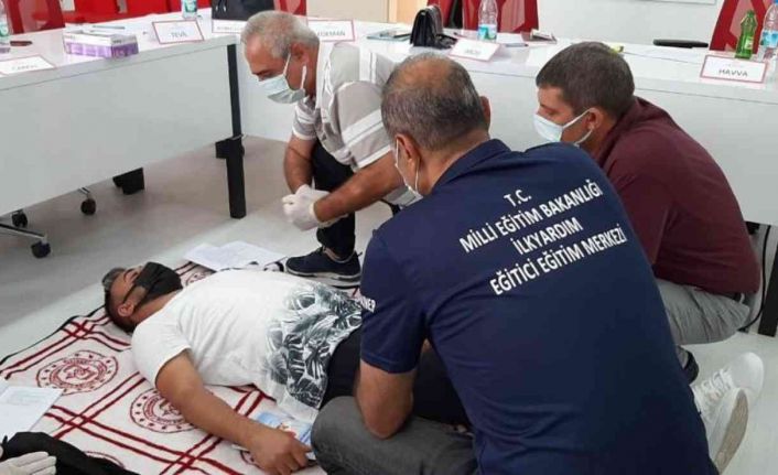 Yıl sonuna kadar 500 bin okul yöneticisi ve öğretmen ilk yardım sertifikası alacak