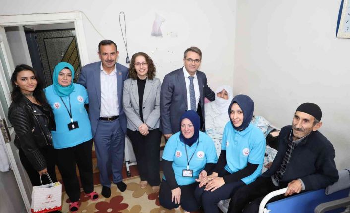Yıldırım Vefa Sosyal Destek ekipleri ihtiyaç sahibi yaşlıların yanında