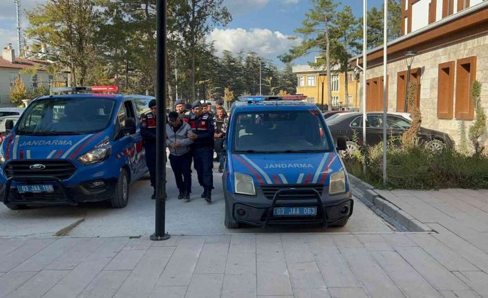 2 kişinin silahla vurulduktan sonra yakıldığı olayda gözaltına alınanlar adliyeye çıkarıldı