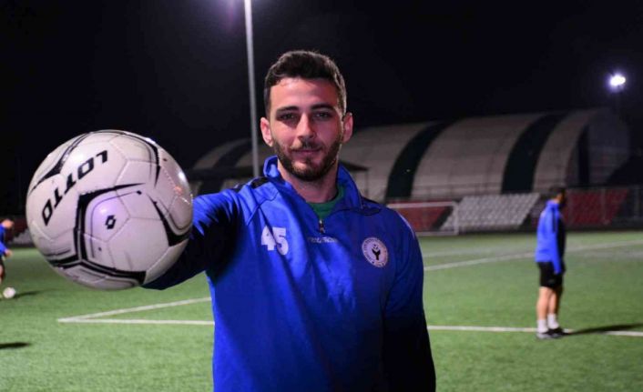 7 gol yedikten sonra kaleciliğe küsüp forvete geçti, golcülüğüyle rakiplere bela oldu