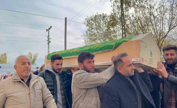 Ağrı’da kazada hayatını kaybeden 16 yaşındaki kız son yolculuğuna uğurlandı